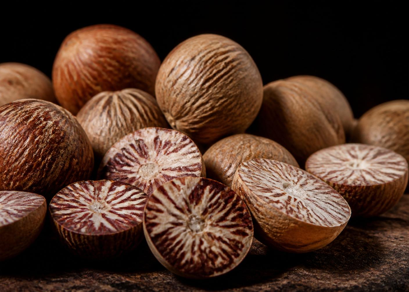 Premium quality whole and split Areca Nuts for export